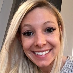 Meet your Posher, Alexandra